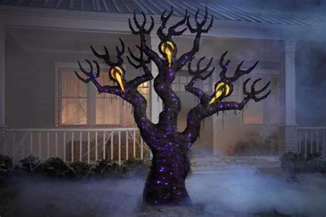 Creepy and Cool: Spooky Halloween Tree Decor Ideas
